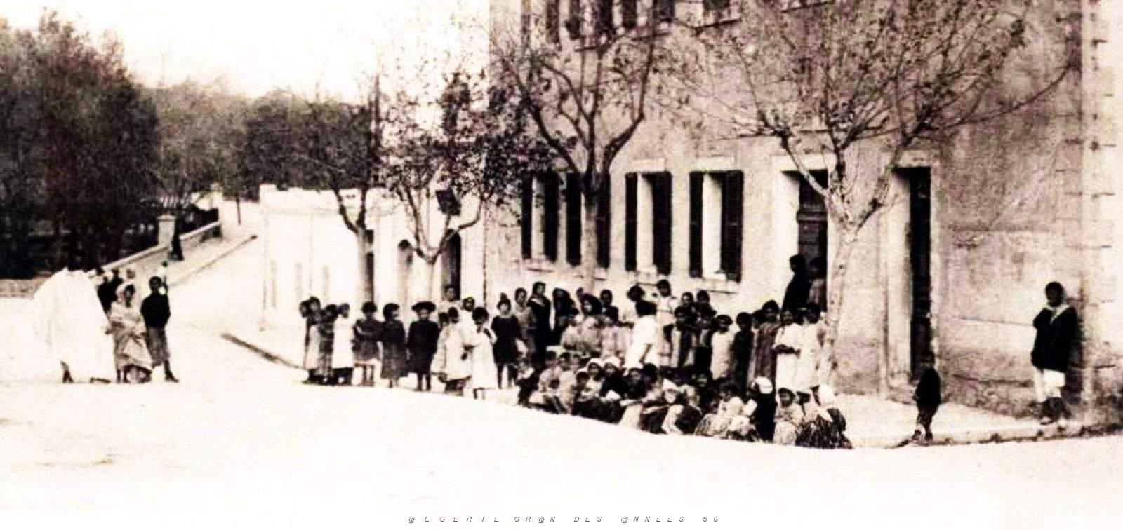 959- Bou-Saada - Rue Gaboriau et Ecole de filles2.jpg